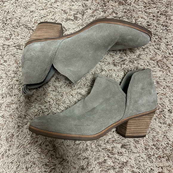 Dolce Vita Booties | 8 - Picture 3 of 6